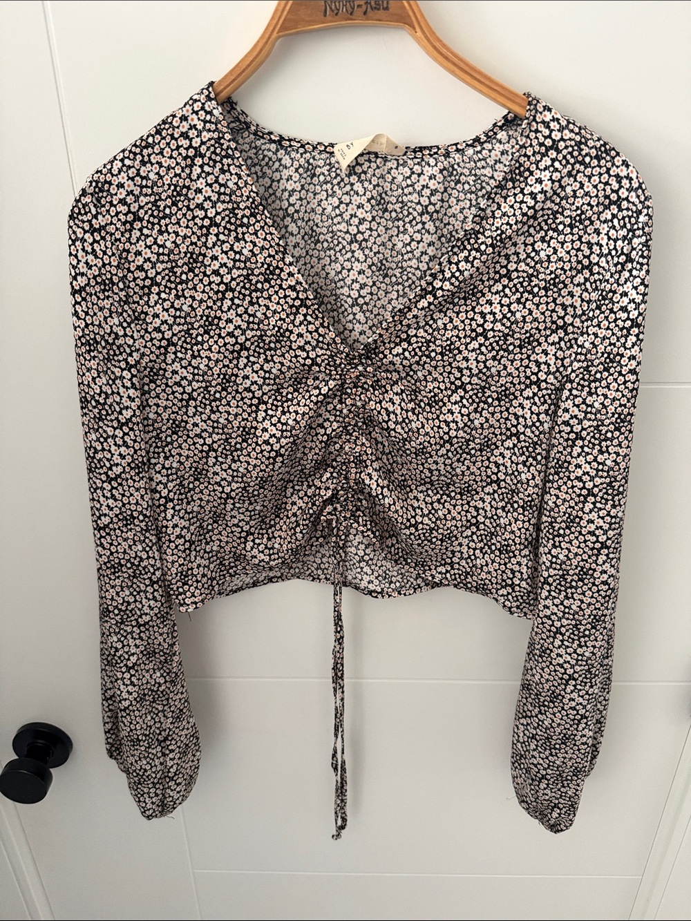 By Together Black and Pink Floral Ruched Drawstring Crop Blouse size medium - Picture 2 of 7